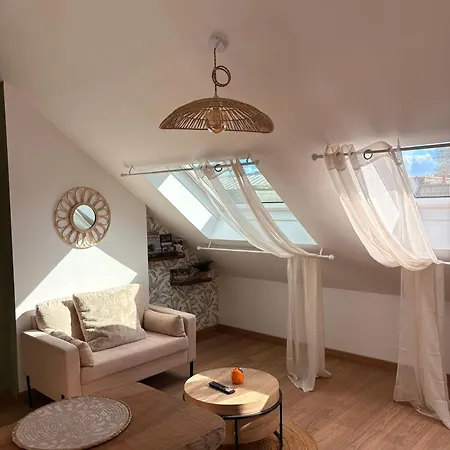 Le Nid Dhistoire Avec Vue Sur La Cathedrale Apartment Bayeux