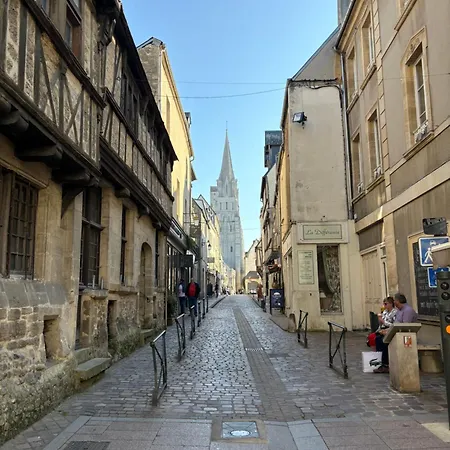 아파트 Le Nid Dhistoire Avec Vue Sur La Cathedrale 바이외