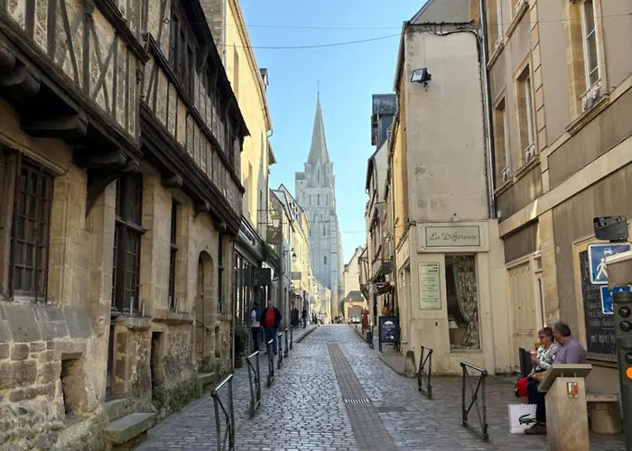 아파트 Le Nid Dhistoire Avec Vue Sur La Cathedrale 바이외