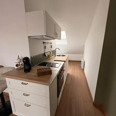 Le Nid Dhistoire Avec Vue Sur La Cathedrale Bayeux