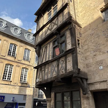 Le Nid Dhistoire Avec Vue Sur La Cathédrale Apartamento Bayeux