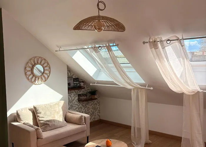 Le Nid Dhistoire Avec Vue Sur La Cathédrale Appartement Bayeux