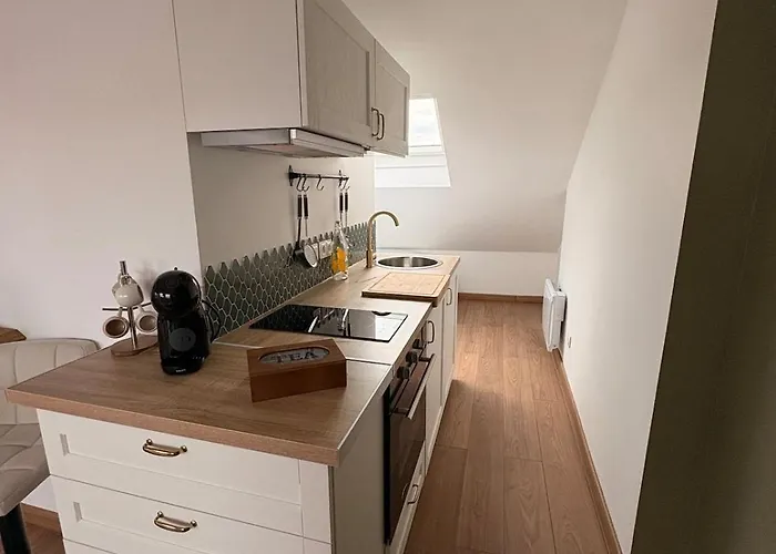 Le Nid Dhistoire Avec Vue Sur La Cathedrale Bayeux