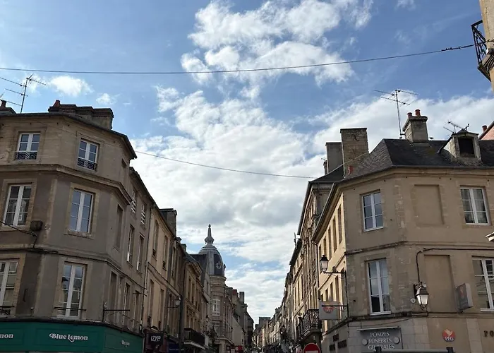 Le Nid Dhistoire Avec Vue Sur La Cathédrale Bayeux