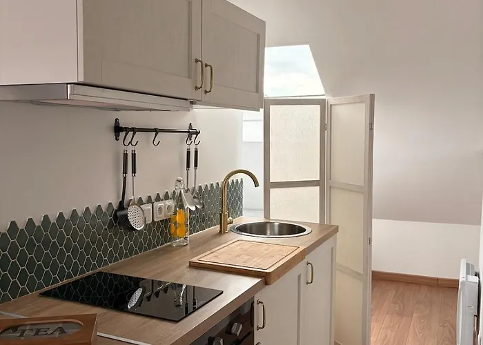 Le Nid Dhistoire Avec Vue Sur La Cathédrale